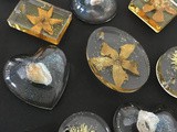Insectes, fleurs et coquillages en résine : inclusions home-made