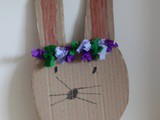 Bricolage en carton : le lapin avec sa couronne de fleurs
