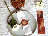 Diy déco de table : un range couverts et un rond de serviette crochet et or